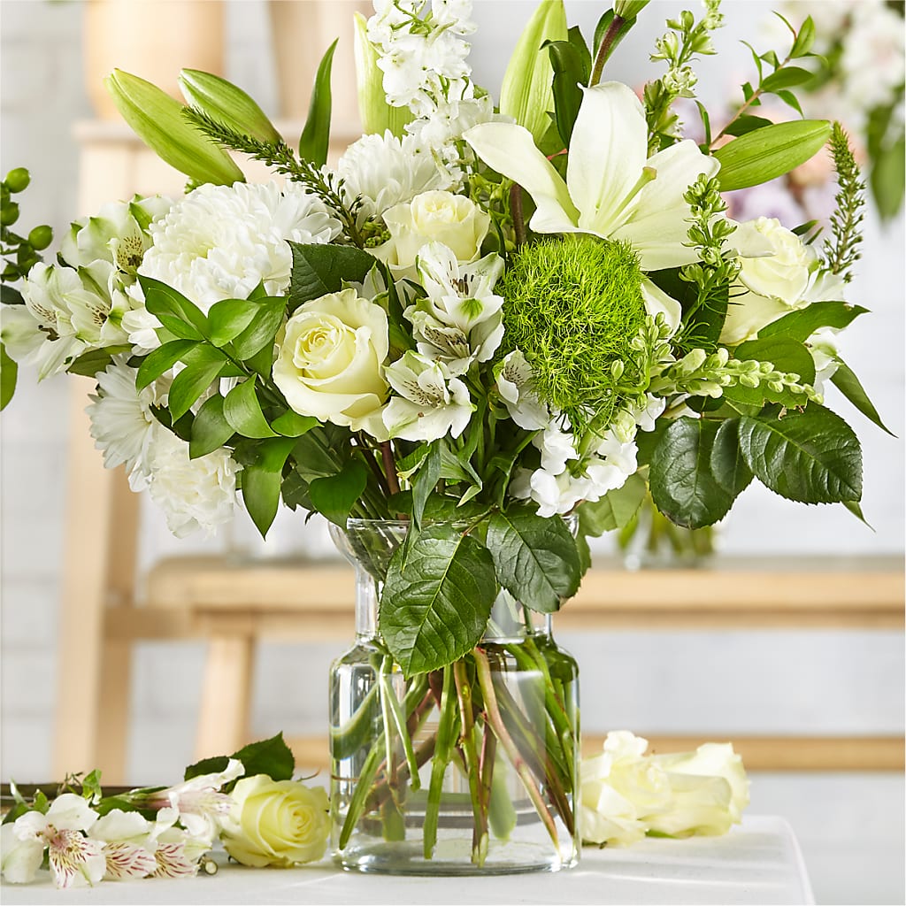 Classic Ivory – A Florist Original – Gunnels Florist Inc, Cookeville TN