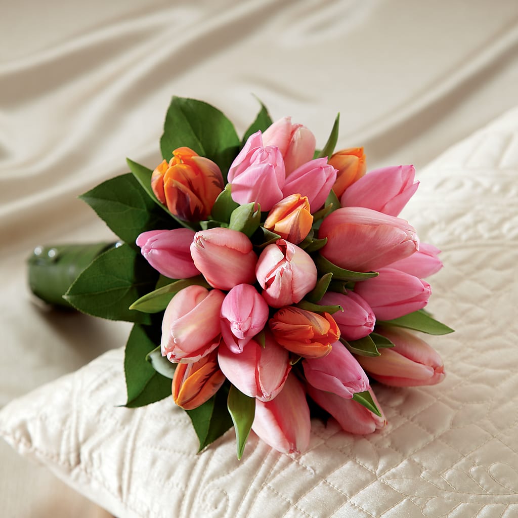 Embraceable Bouquet – Gunnels Florist Inc, Cookeville TN
