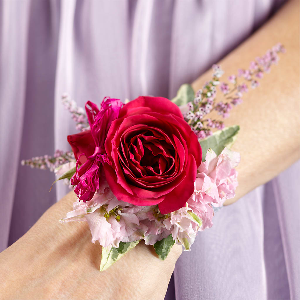Rose Charm Corsage – Gunnels Florist Inc, Cookeville TN