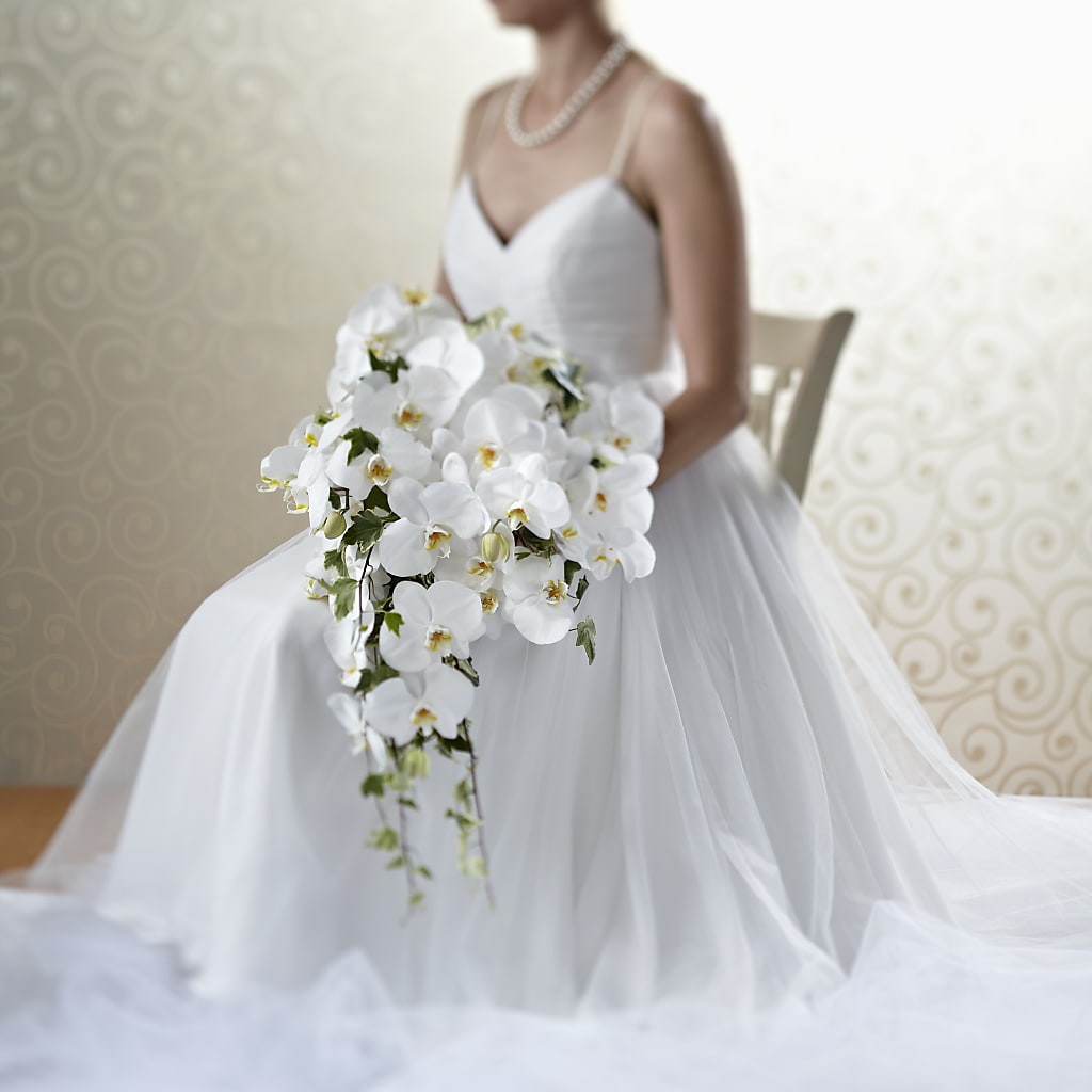 Classic White Bouquet – Gunnels Florist Inc, Cookeville TN
