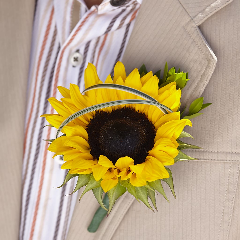 Free Spirit Boutonniere – Gunnels Florist Inc, Cookeville TN