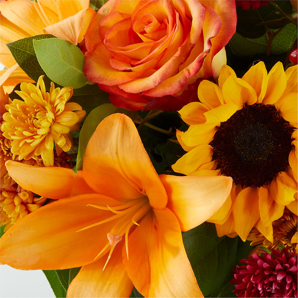 Grateful Centerpiece –  Gunnels Florist Inc, Cookeville TN