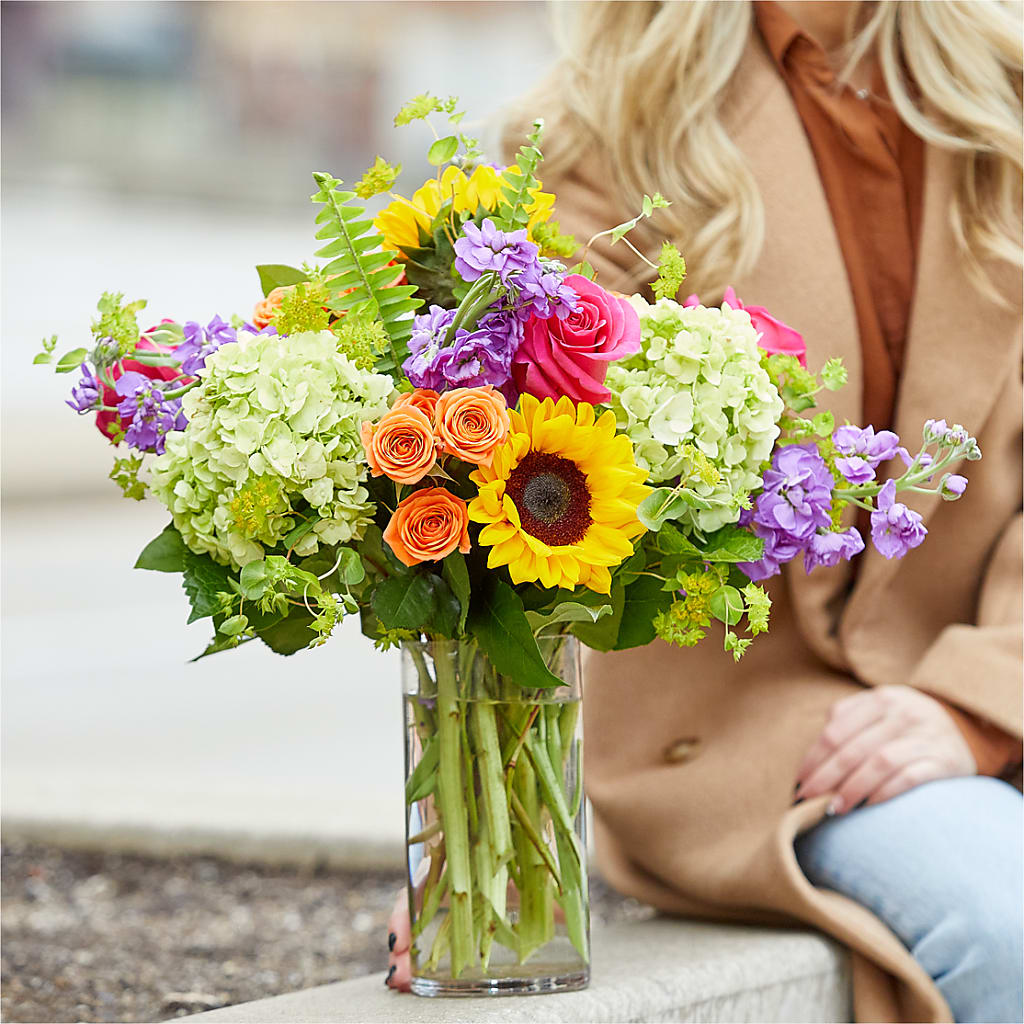 Vibrant Greetings Bouquet –  Gunnels Florist Inc, Cookeville TN