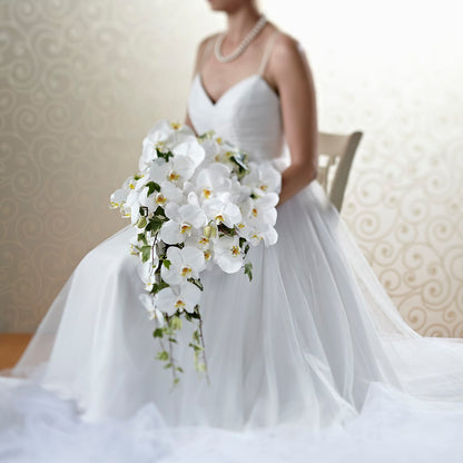 Classic White Bouquet –  Gunnels Florist Inc, Cookeville TN